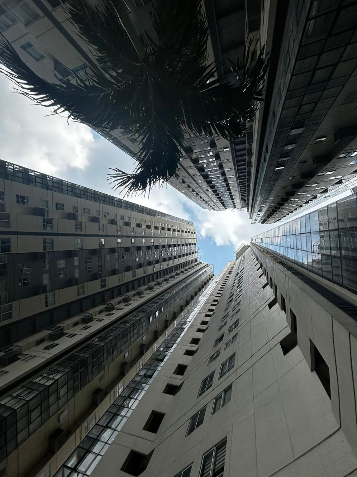Oasis Regency @ Fort Victoria Bgc Taguig Bagian luar foto