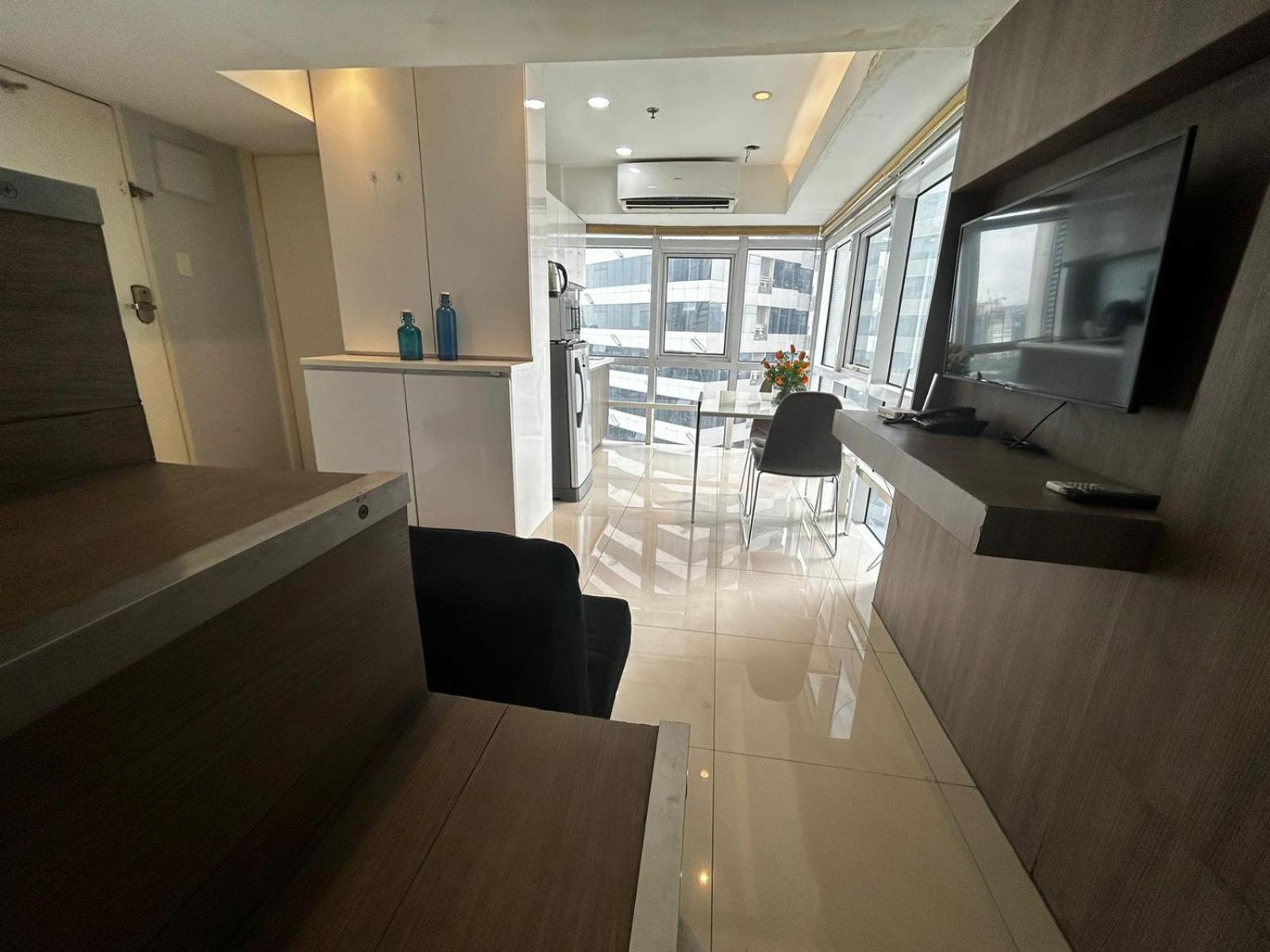 Oasis Regency @ Fort Victoria Bgc Taguig Bagian luar foto