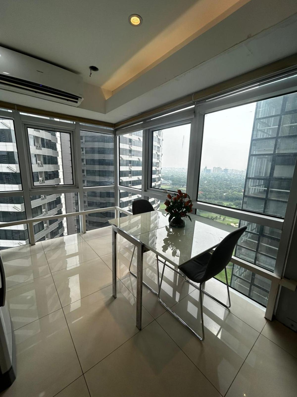 Oasis Regency @ Fort Victoria Bgc Taguig Bagian luar foto