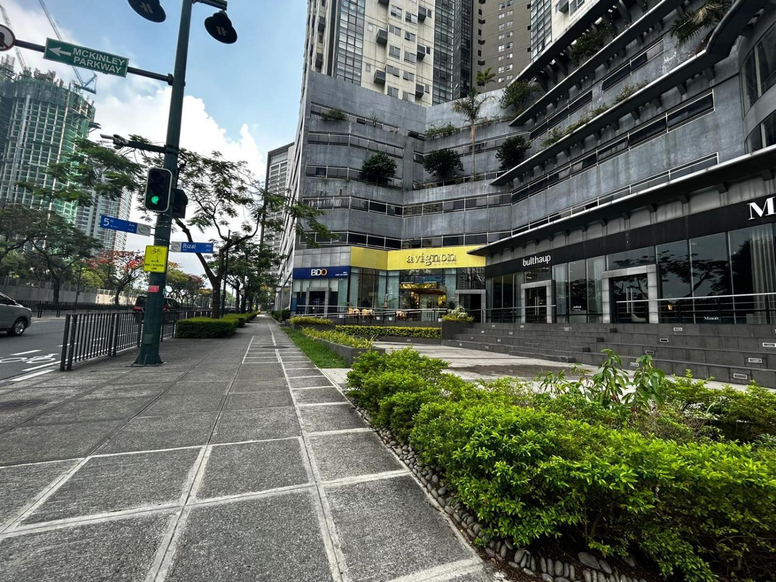 Oasis Regency @ Fort Victoria Bgc Taguig Bagian luar foto